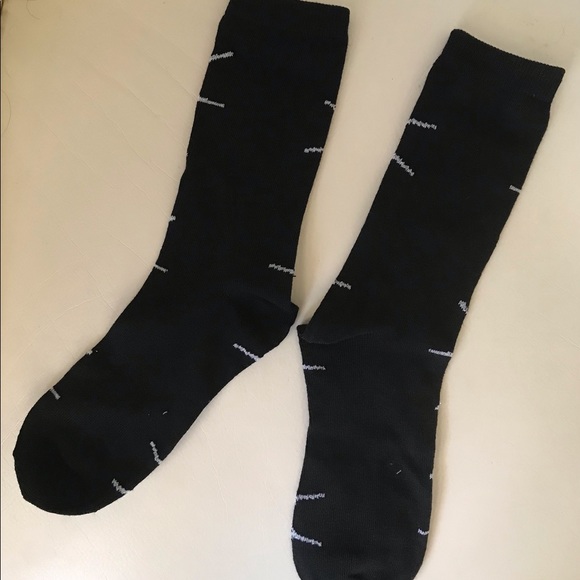 HALLOWEEN Crew Socks Spider Webs size 4-10 - Picture 2 of 5